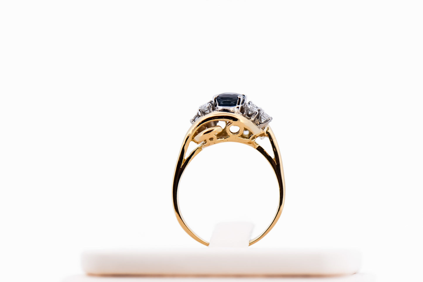 Vintage Cluster Style Engagement Ring with Ceylon Sapphire & Diamonds in 18k
