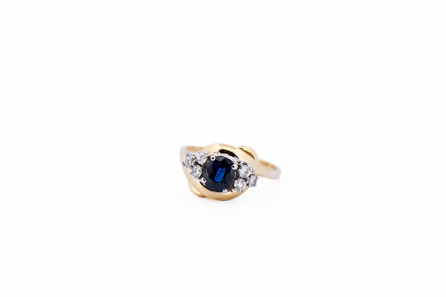 Vintage Cluster Style Engagement Ring with Ceylon Sapphire & Diamonds in 18k