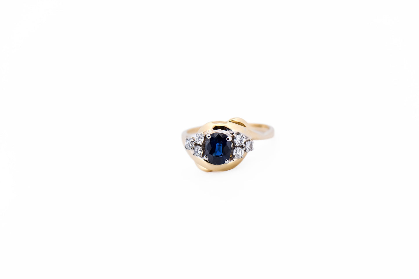 Vintage Cluster Style Engagement Ring with Ceylon Sapphire & Diamonds in 18k