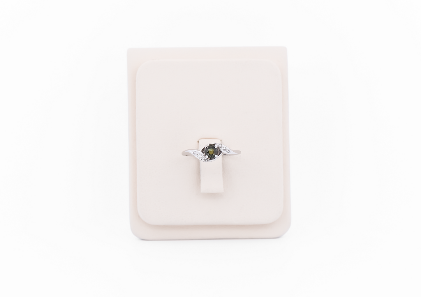 Vintage Natural Alexandrite & Diamond Ring in White Gold