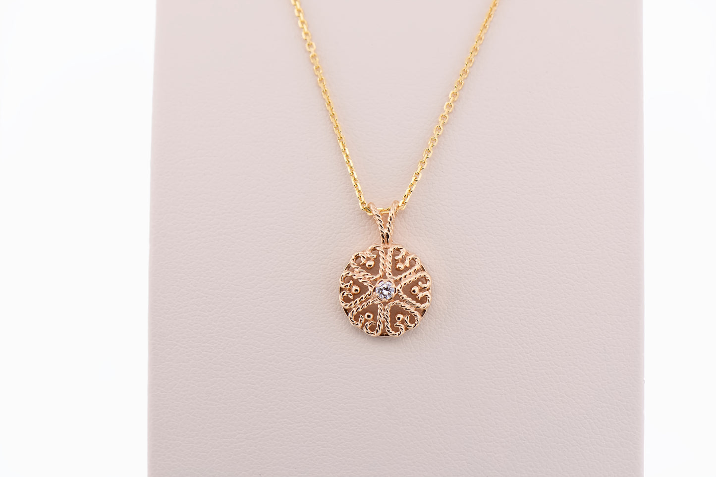 Vintage Filigree Diamond Pendant in Yellow Gold