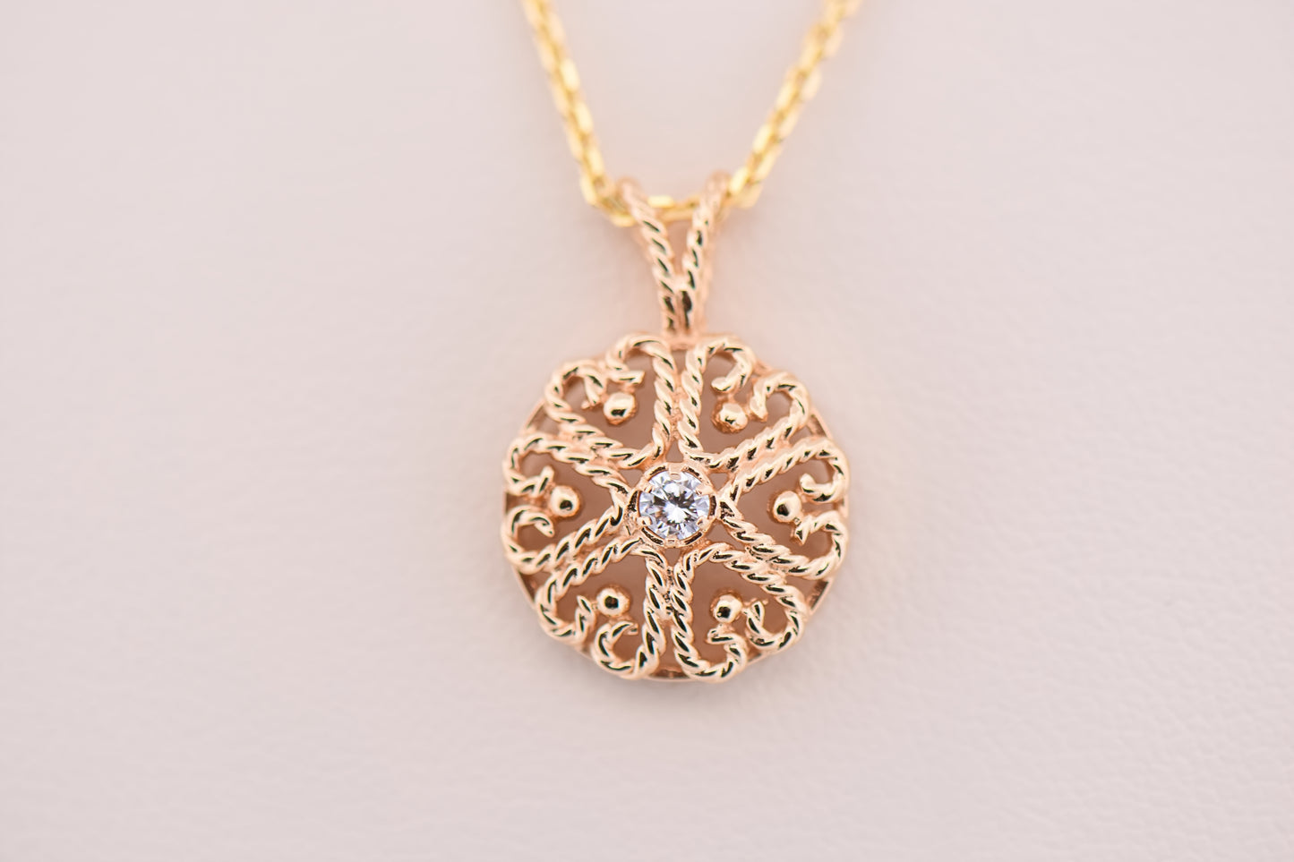 Vintage Filigree Diamond Pendant in Yellow Gold